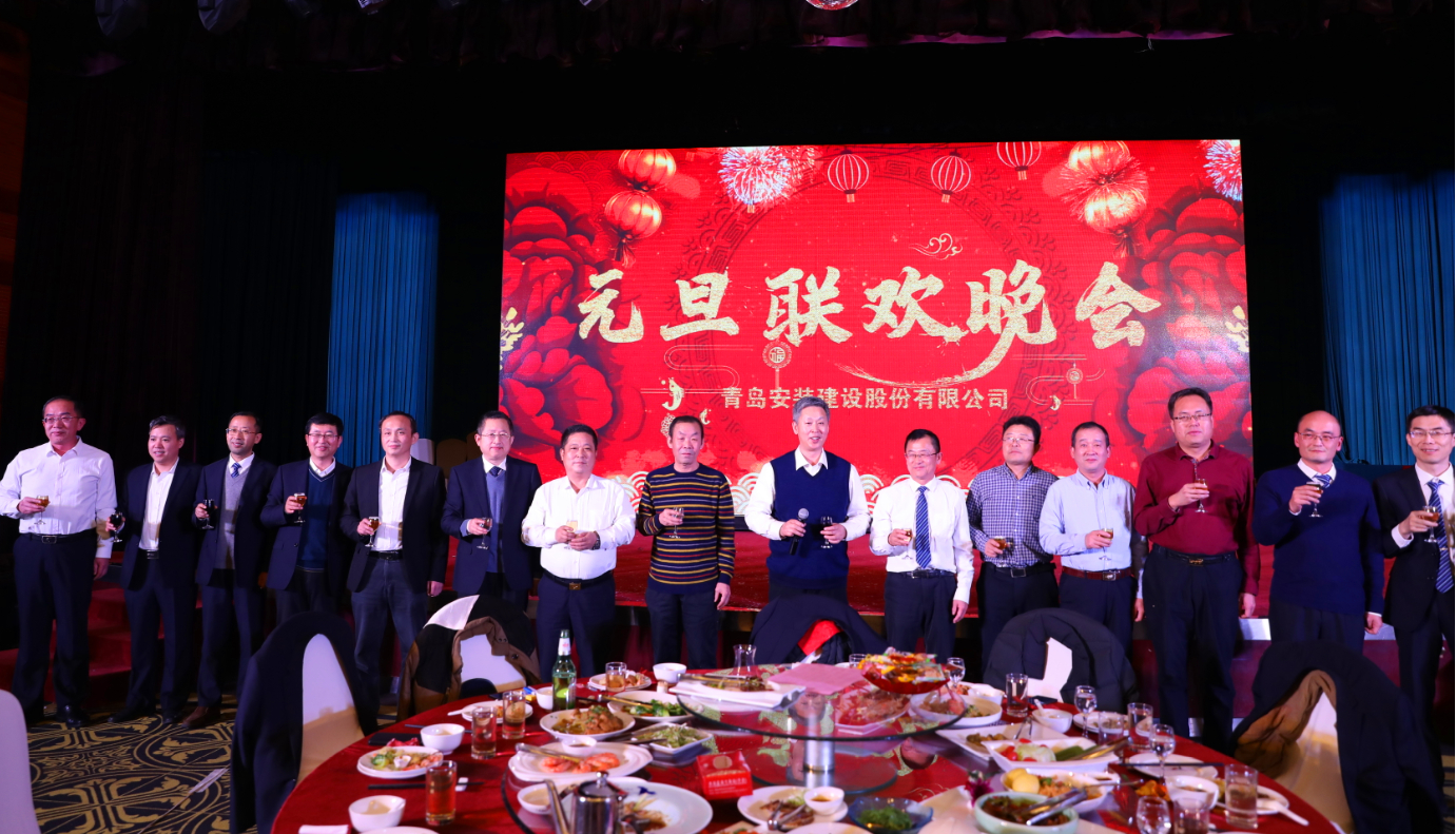 領(lǐng)導集體敬酒.jpg